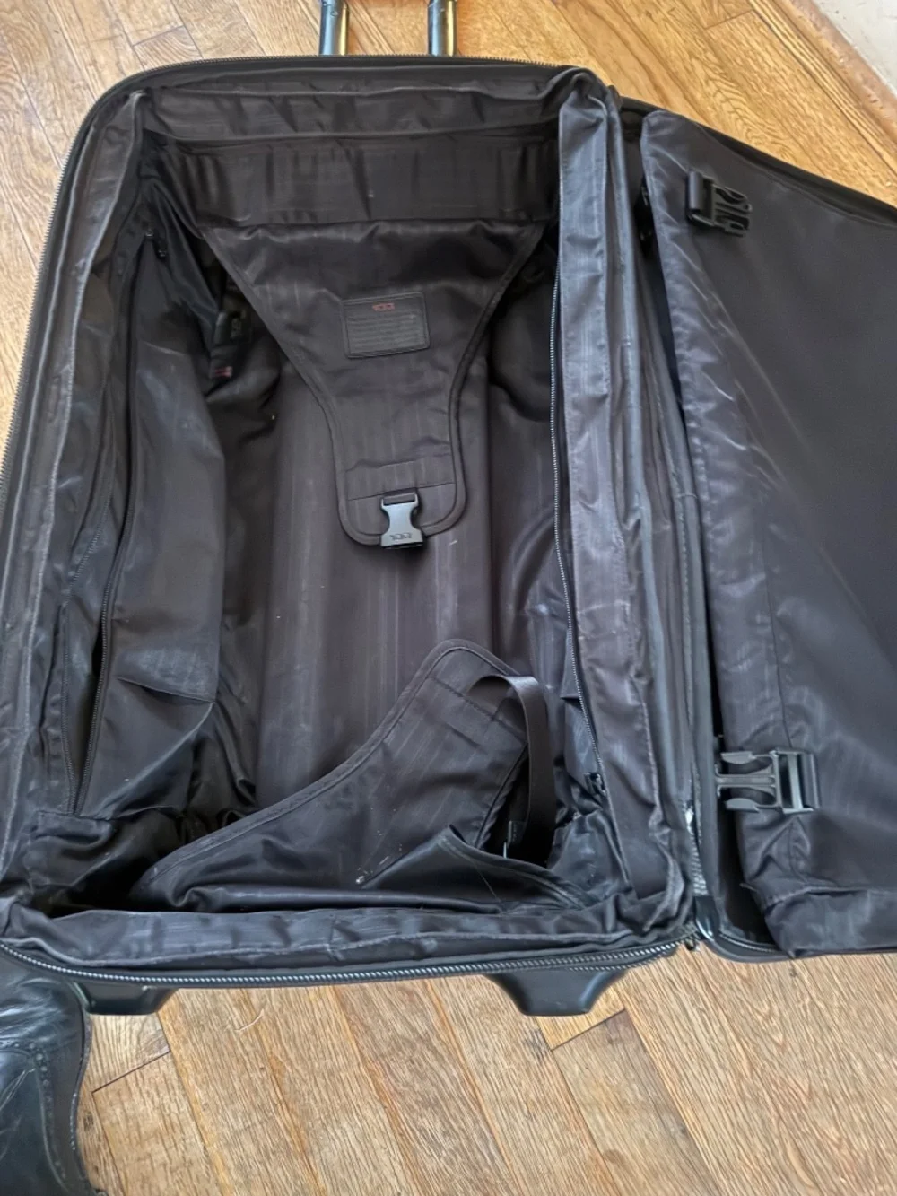Tumi Alpha 22